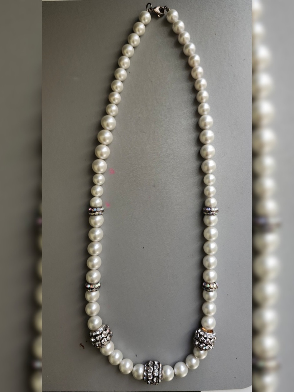Women's faux pearl necklace
